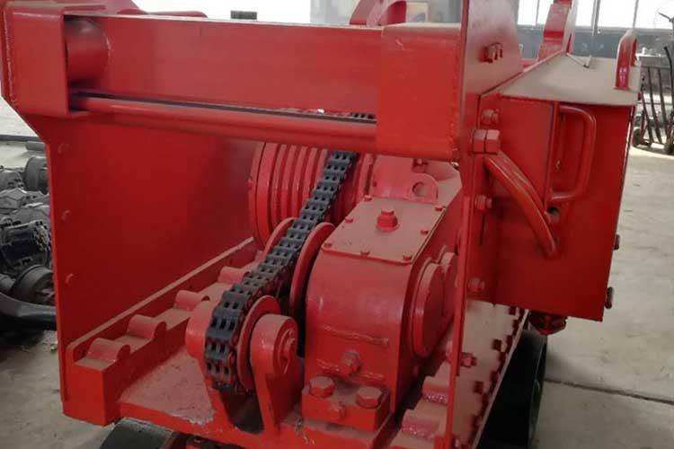 Z-17电动装岩机适用于有色、金矿采掘各类矿山或引水隧洞工程，具有耐用度高，使用寿命长等优点